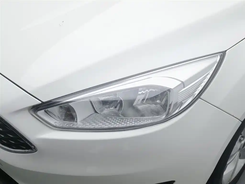 FORD FOX