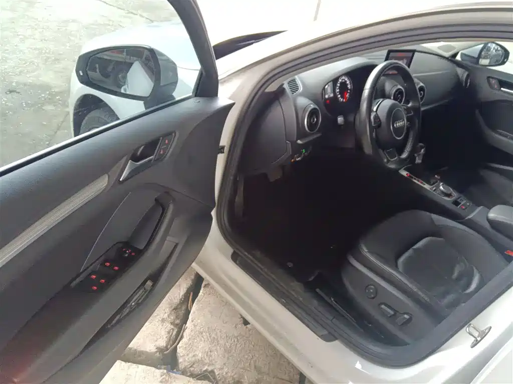 Audi A3 2014 Sportback 35 TFSI Automatic Comfort фото 12