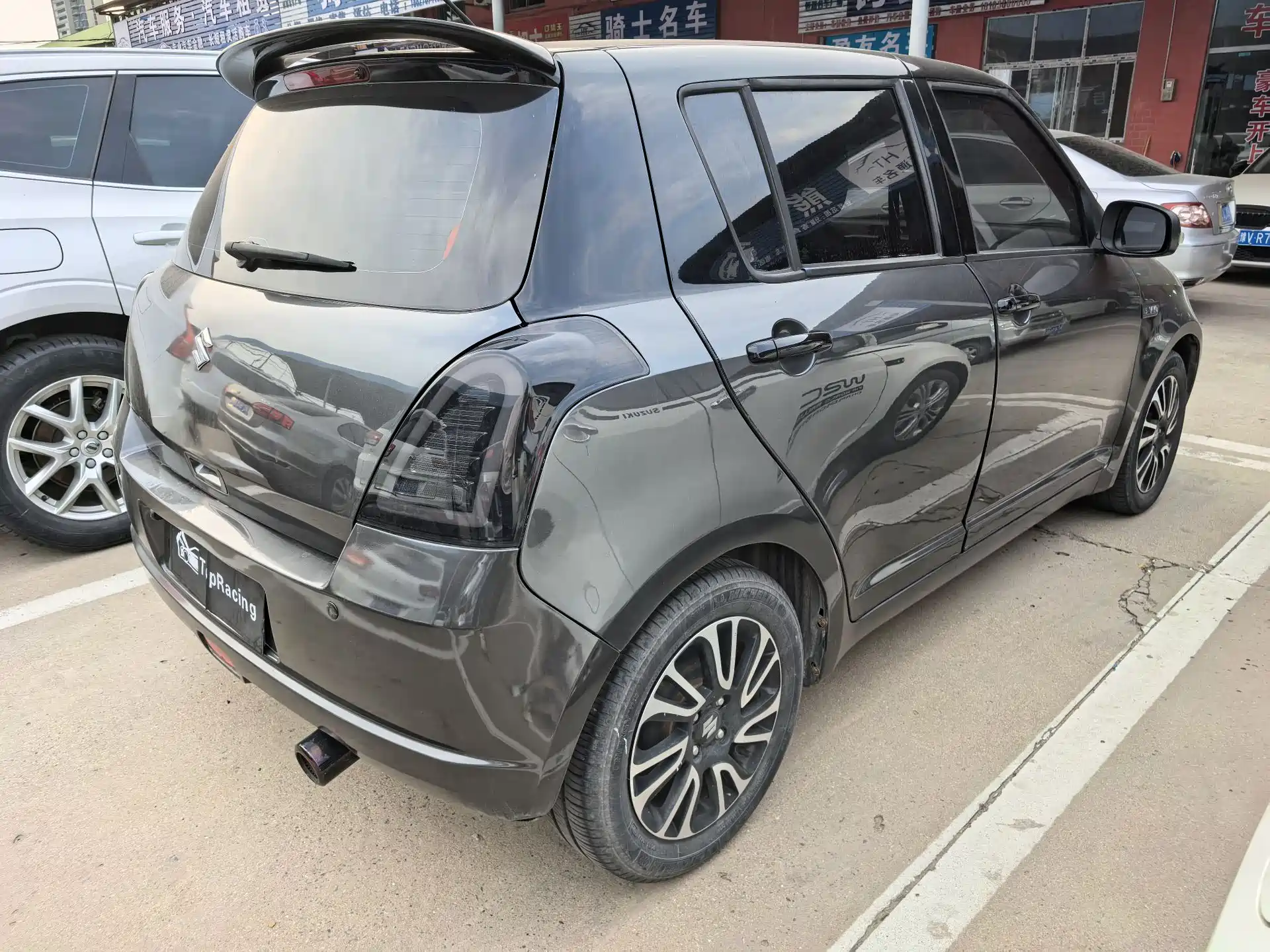 Фото 6 - Suzuki Swift