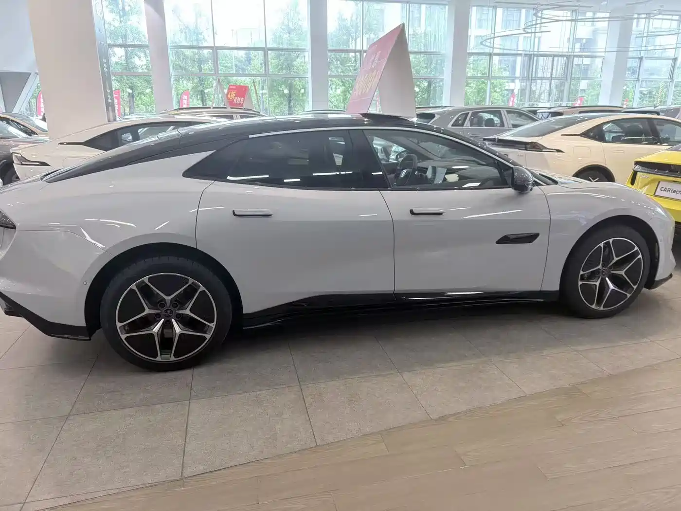 Lotus Cars EMEYA Blossom 2025 600 Wagon фото 6