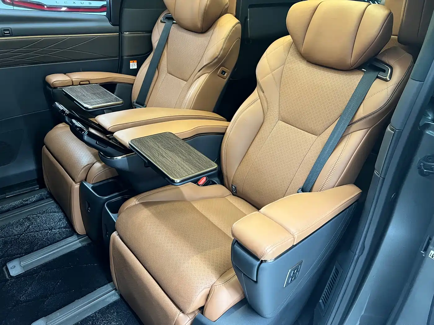 Toyota Alphard 2024 Hybrid 2.5L Ultimate Enjoyment Edition фото 12