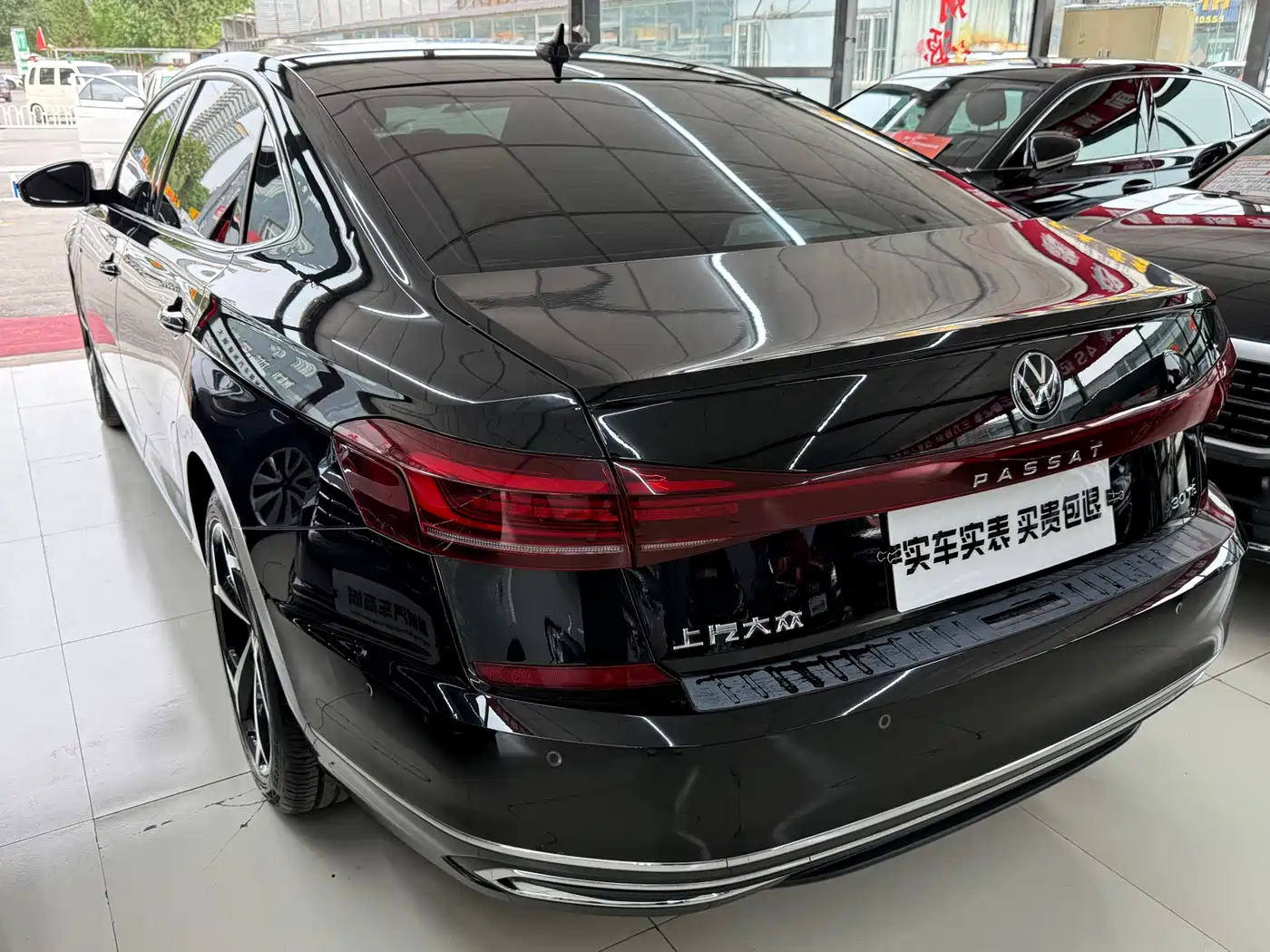 Volkswagen Passat 2023 330TSI Starlight Luxury Edition фото 14