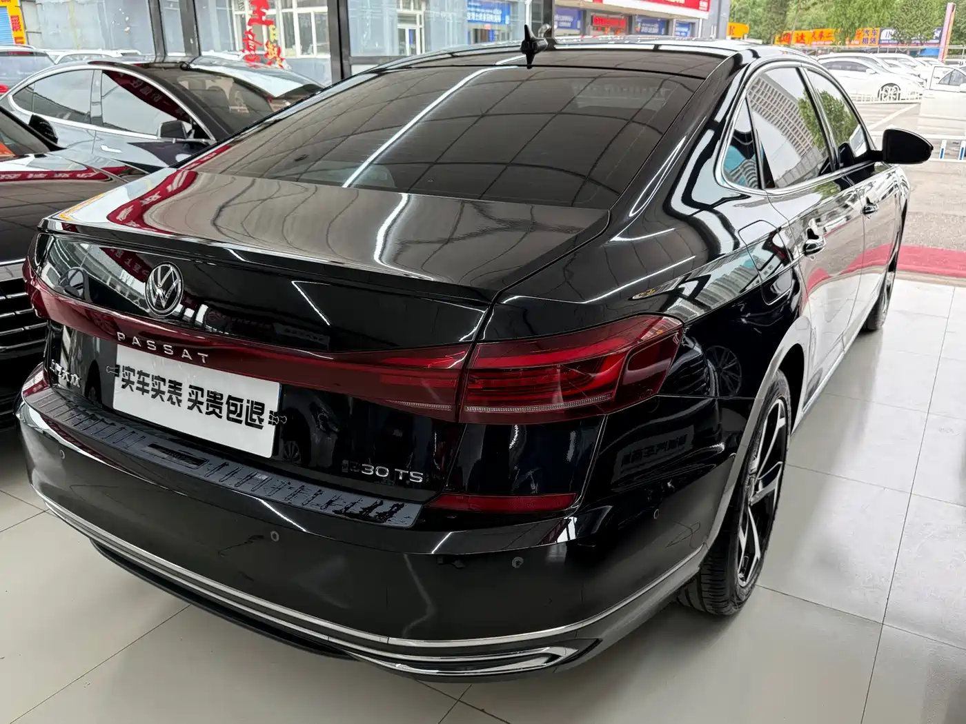 Volkswagen Passat 2023 330TSI Starlight Luxury Edition фото 16