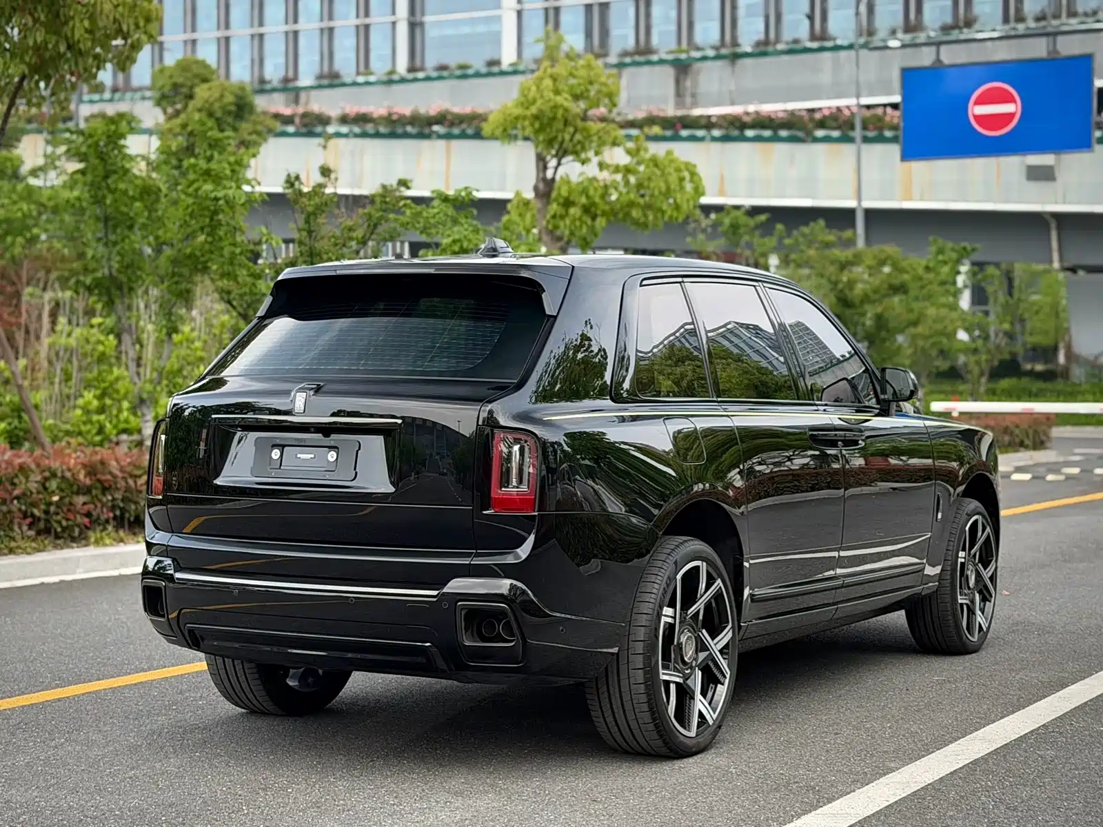 Фото 5 - Rolls-Royce Cullinan