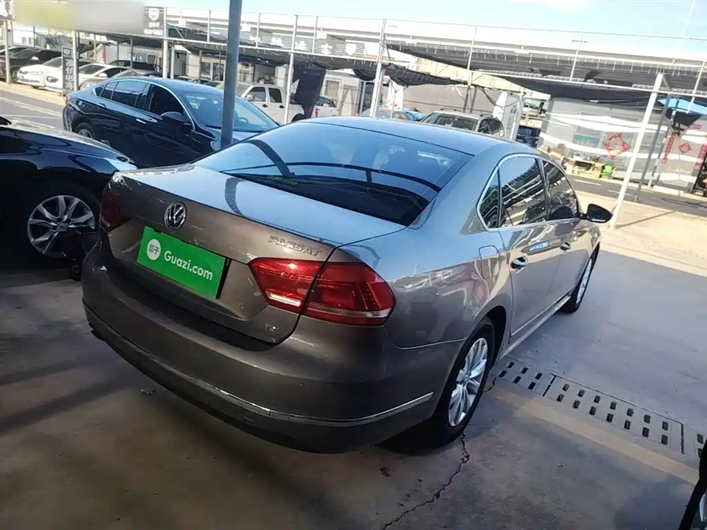 Volkswagen Passat 2014 1.8TSI DSG Luxury Edition фото 7