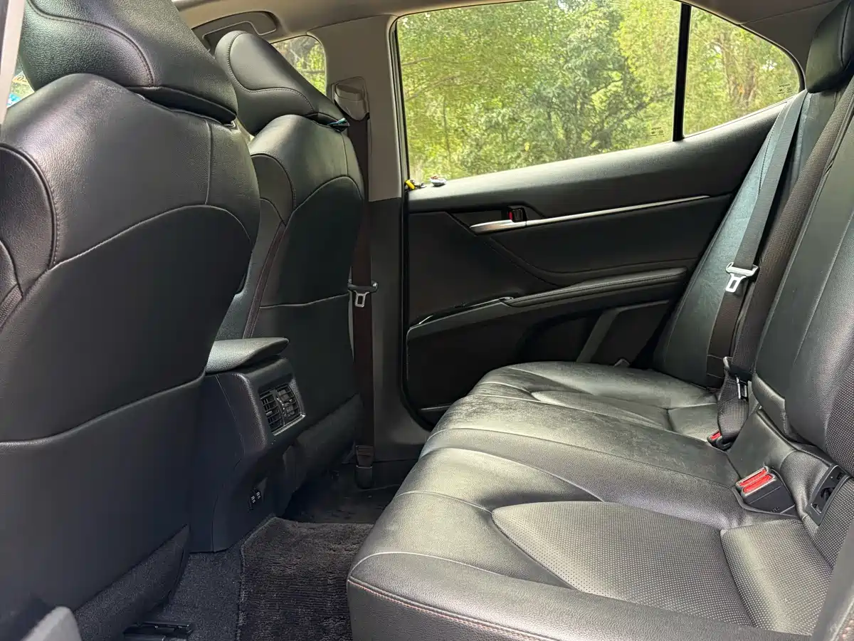 Toyota Camry 2018 2.5G Luxury Edition фото 10