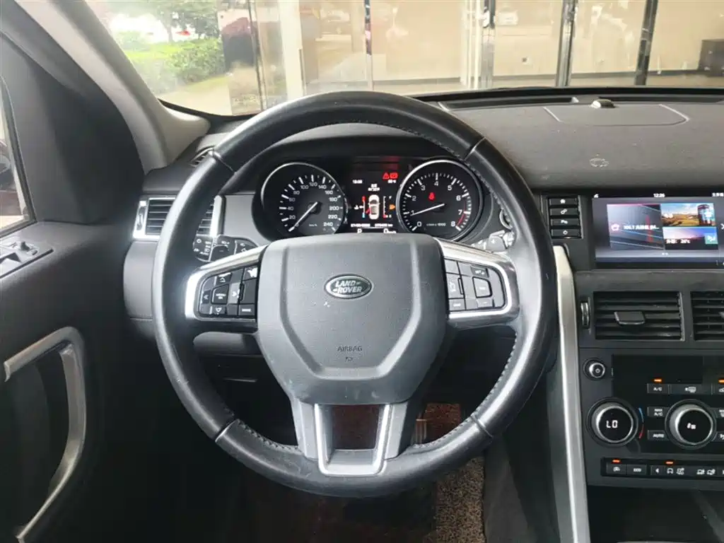Land Rover Discovery Sport 2016 2.0T SE фото 11
