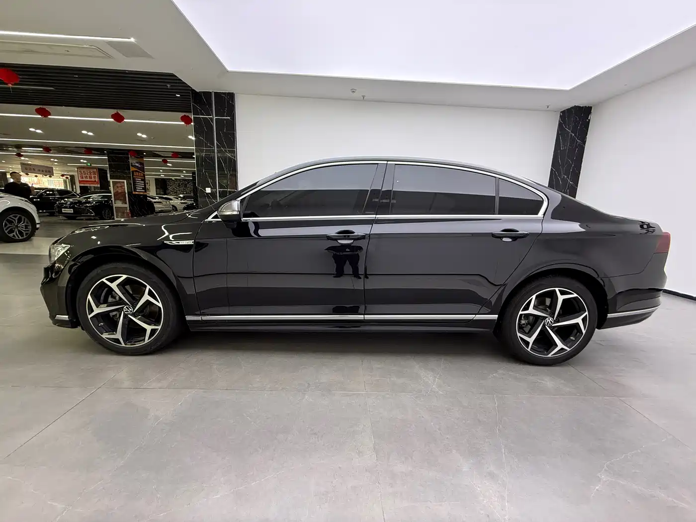 Volkswagen Magotan 2023 Model 2 Million Commemorative Edition 330TSI DSG Luxury фото 5
