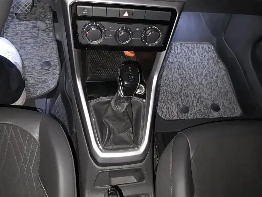 Volkswagen T-Cross 2019 1.5L Automatic Comfort Edition фото 16