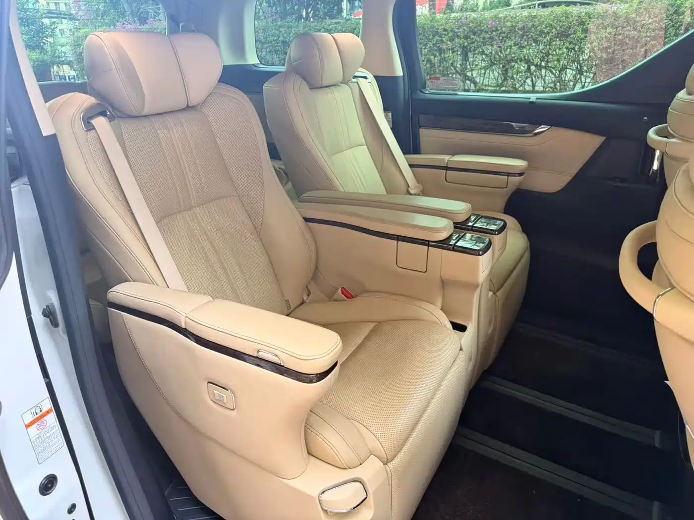 Toyota Alphard 2019 Hybrid 2.5L Premium Edition фото 5