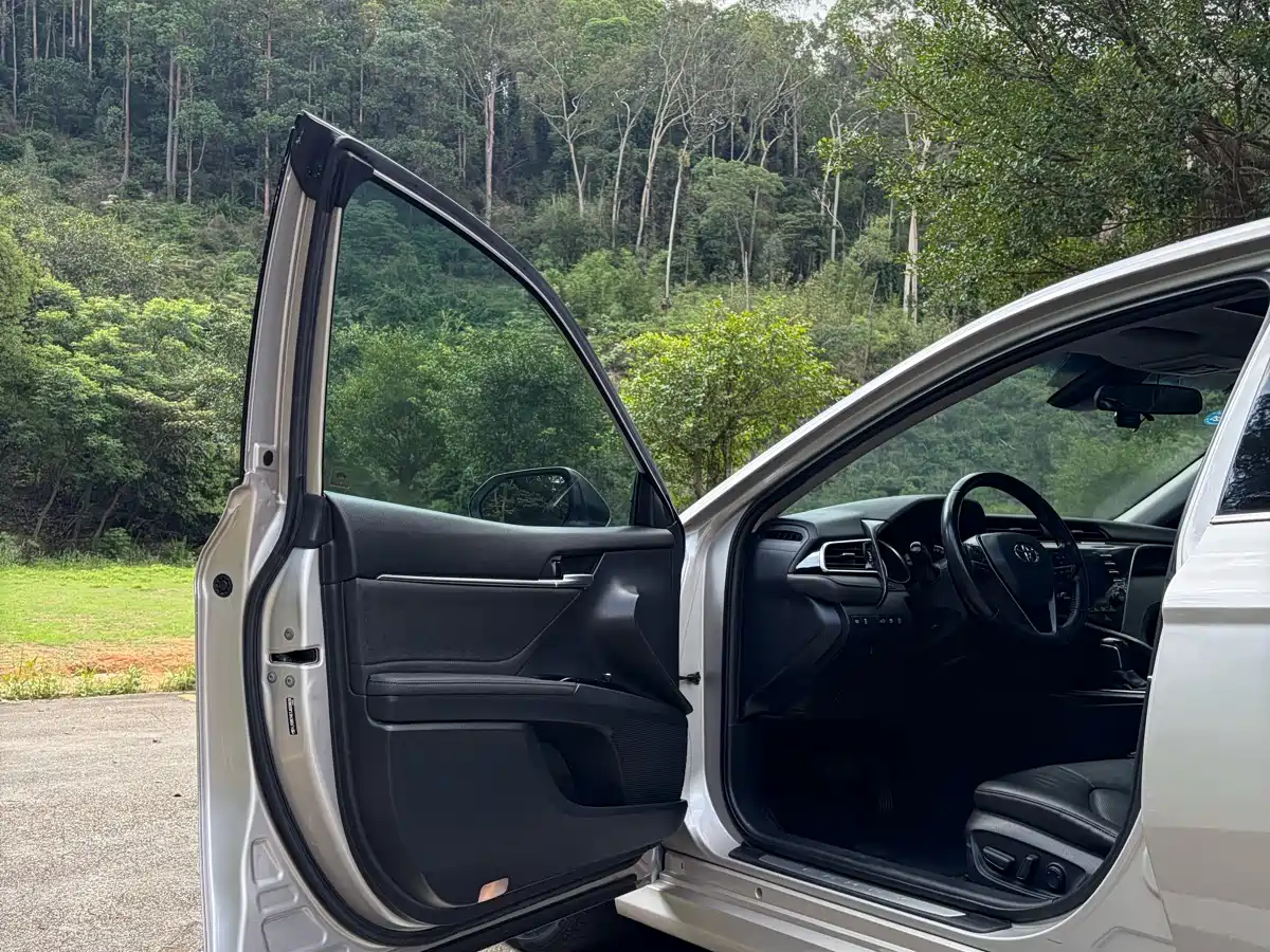 Toyota Camry 2018 2.5G Luxury Edition фото 14