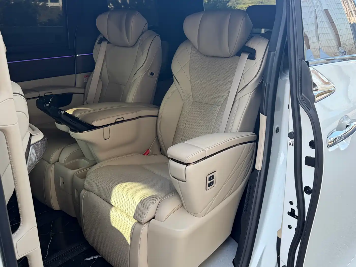Toyota Alphard 2024 Hybrid 2.5L Ultimate Enjoyment Edition фото 8