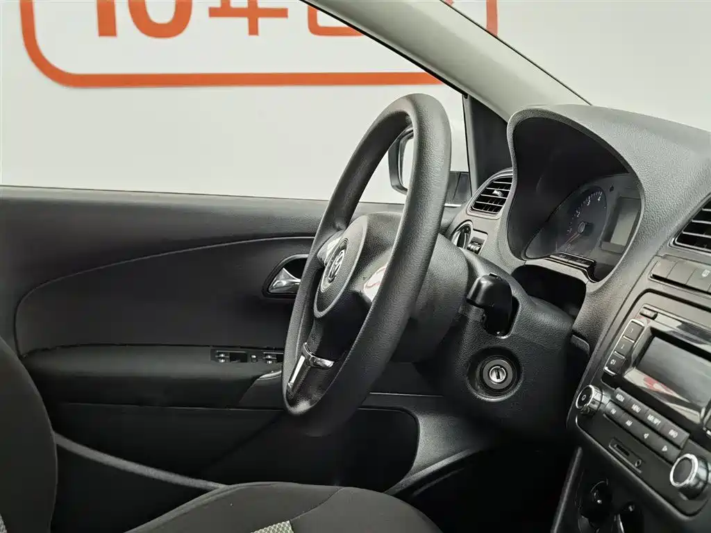 Volkswagen Polo 2013 1.4L Manual Trend Edition фото 22