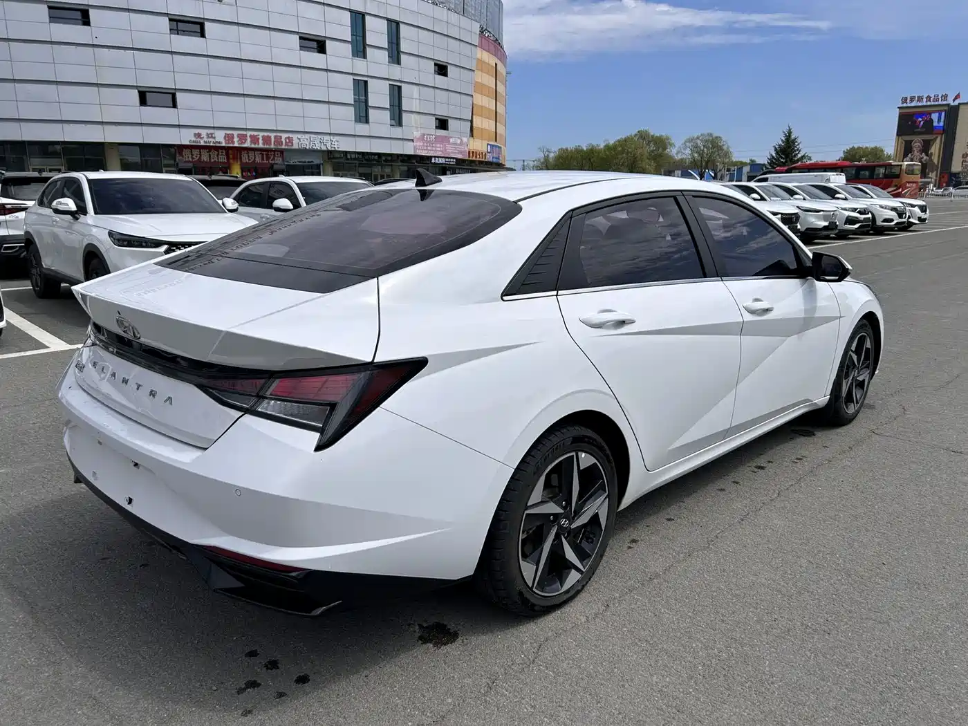Hyundai Elantra 2022 1.5L CVT GLX Elite Edition фото 4