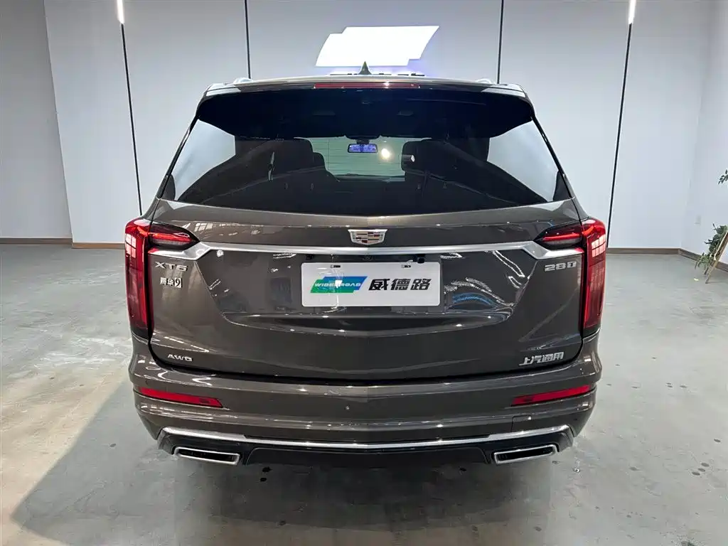 CADILLAC XT6