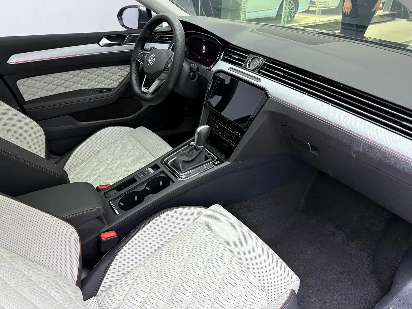Volkswagen Magotan 2023 Model 2 Million Commemorative Edition 330TSI DSG Luxury фото 16