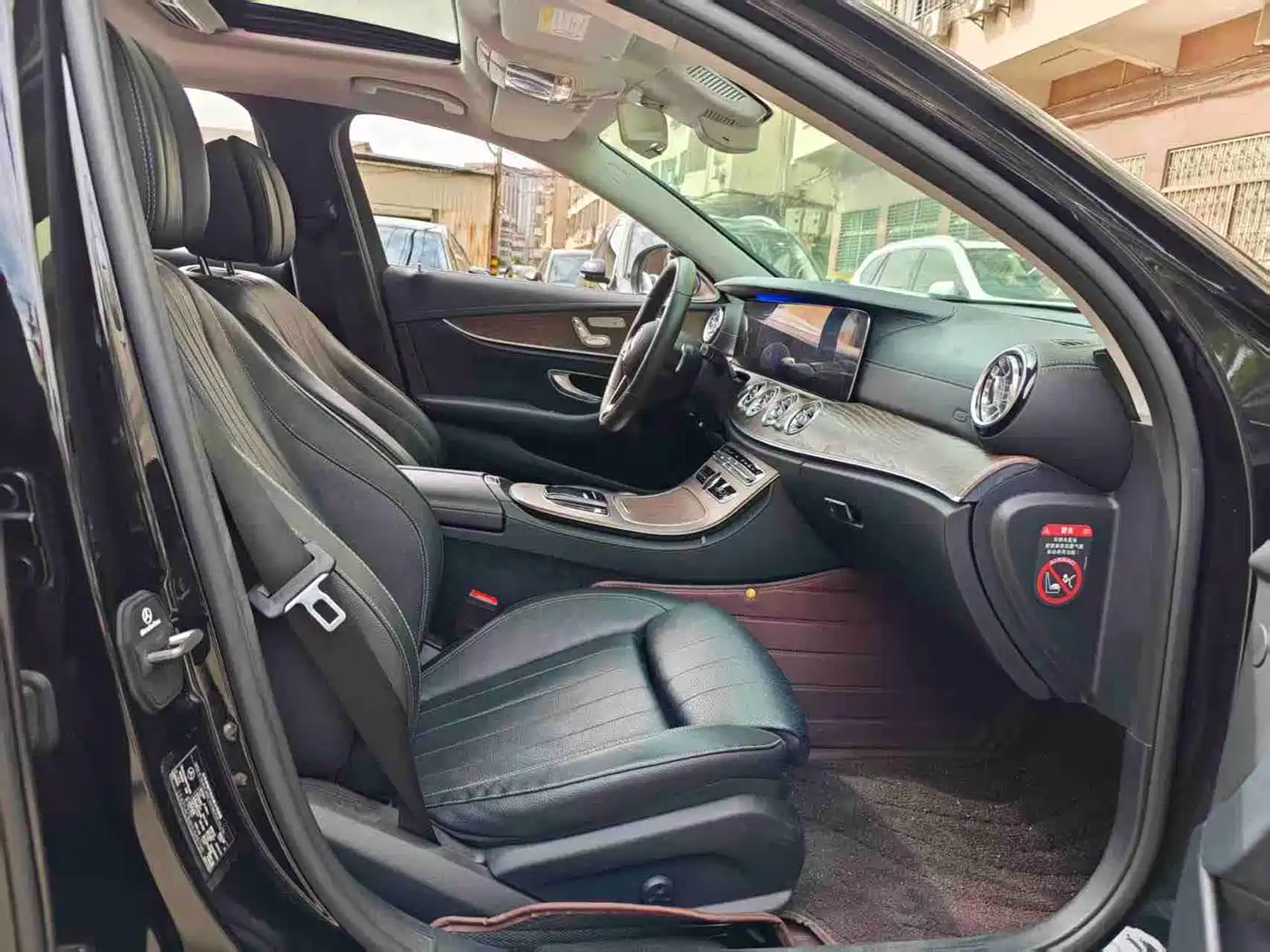 Mercedes-Benz E-Class 2016 E 200 L фото 14