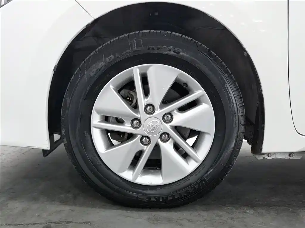 Toyota Corolla 2017 Facelift 1.6L S-CVT GL фото 17