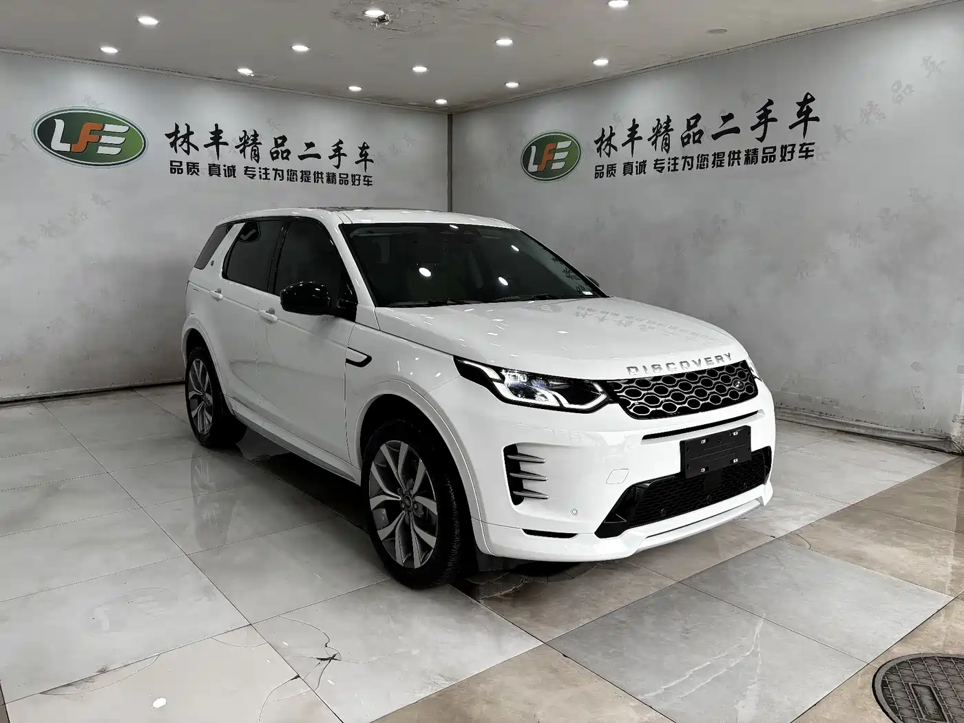 Land Rover Discovery Sport 2025 249PS Performance Tech Edition фото 3