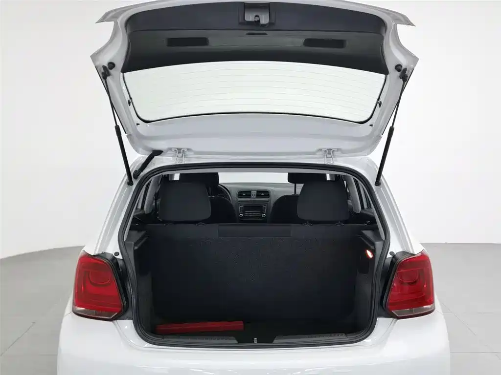 Volkswagen Polo 2013 1.4L Manual Trend Edition фото 16