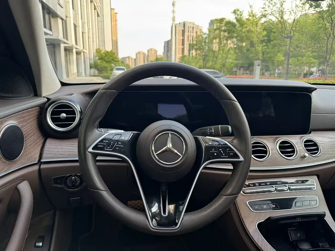 Mercedes-Benz E-Class 2022 E 300 L Fashion фото 25