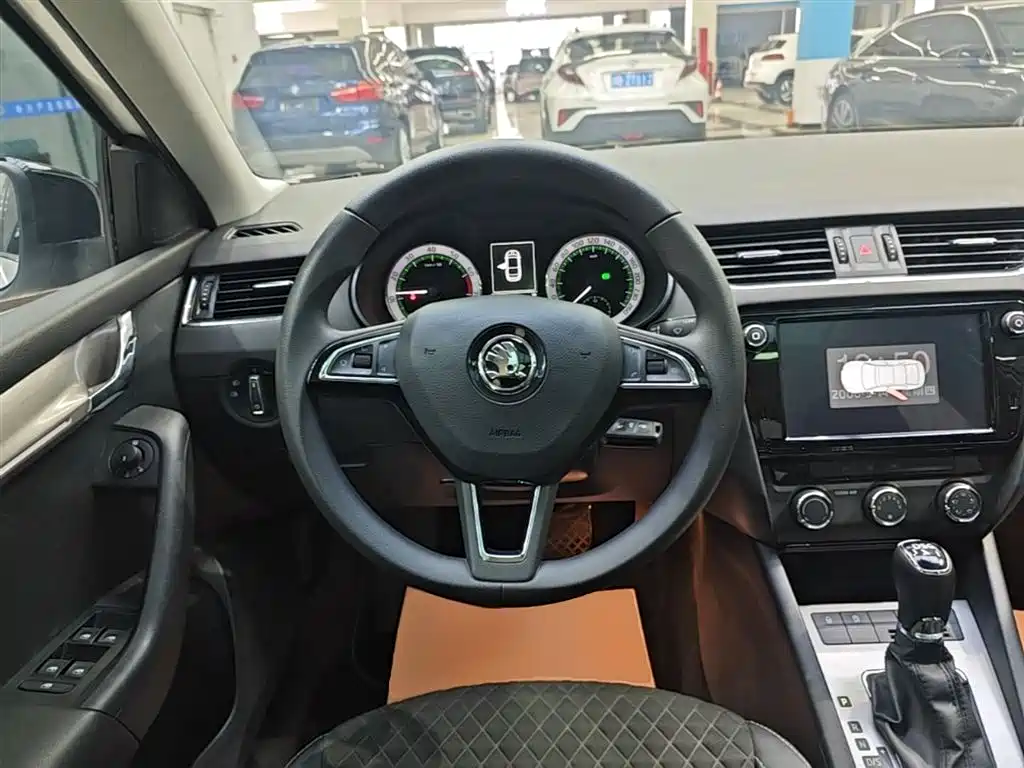 Škoda Octavia 2019 TSI280 DSG Luxury Edition фото 7