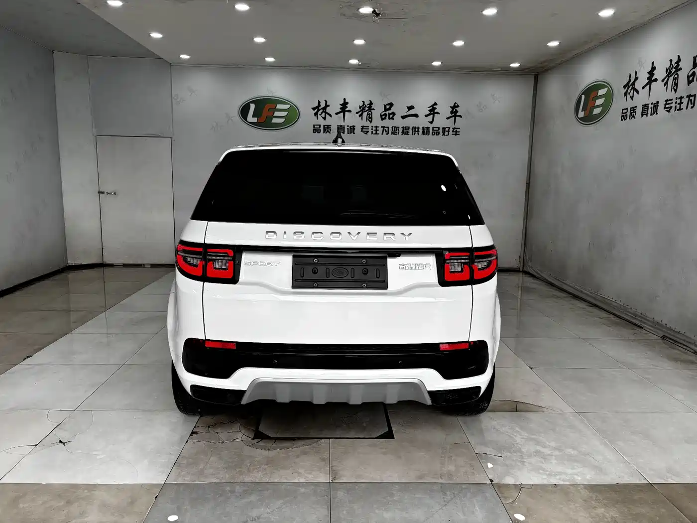 Land Rover Discovery Sport 2025 249PS Performance Tech Edition фото 6