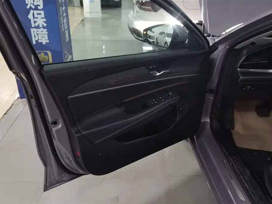 Volkswagen Passat 2025 Pro 380TSI Dragon Prestige Edition фото 7
