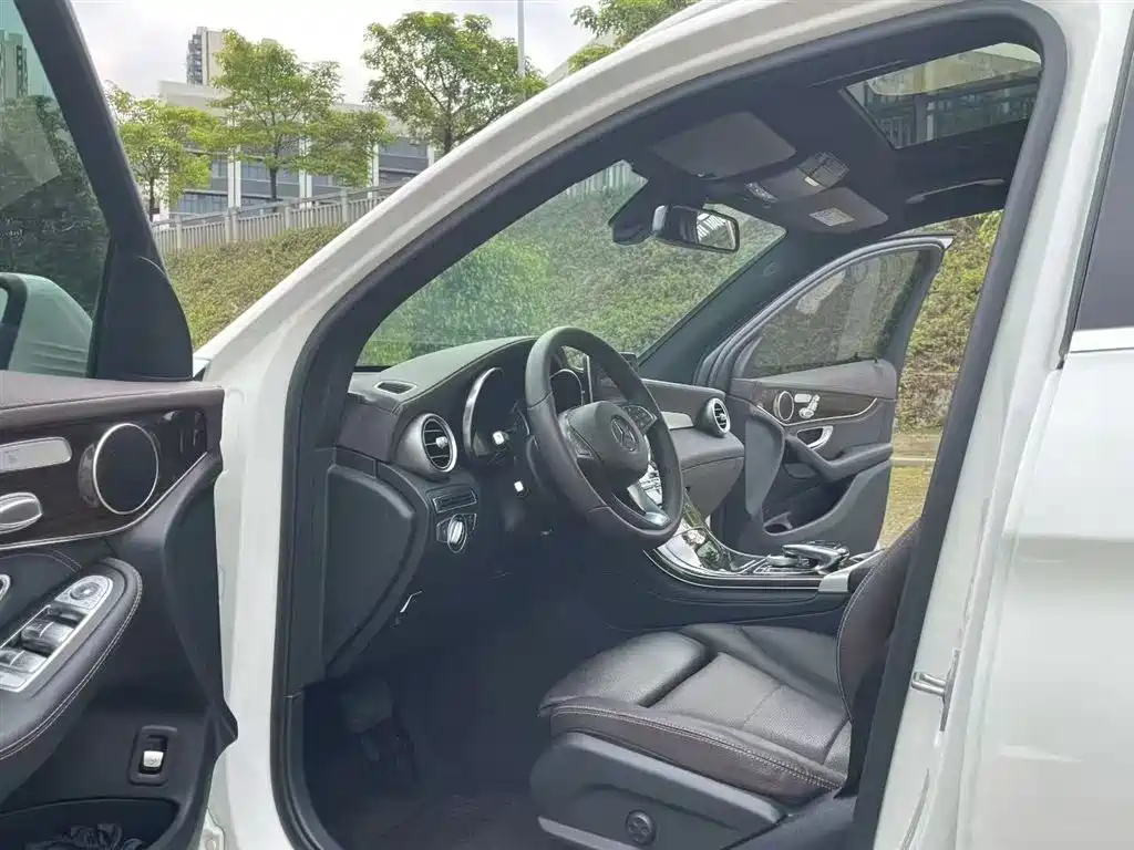 Mercedes-Benz GLC 2019 GLC 260 4MATIC Dynamic фото 4