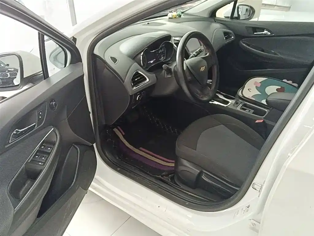 Chevrolet Cruze 2018 Hatchback 320 Automatic Pioneer Sunroof Edition фото 16