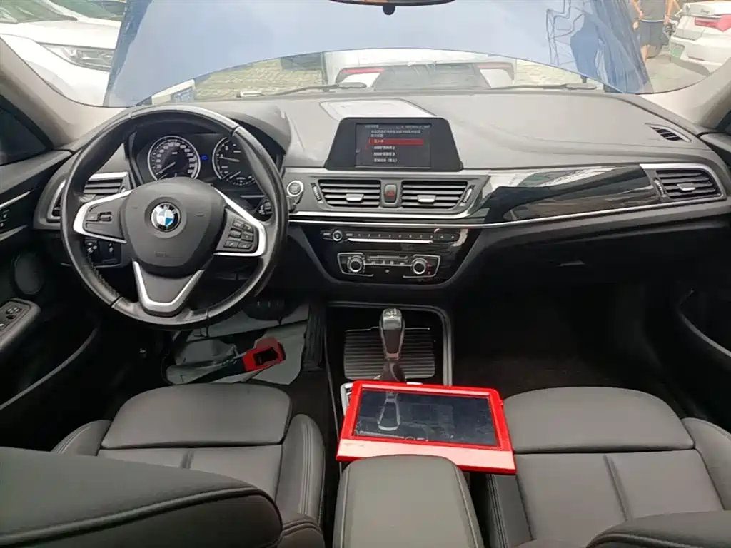 BMW 1 Series 2018 118i Sport Edition фото 10