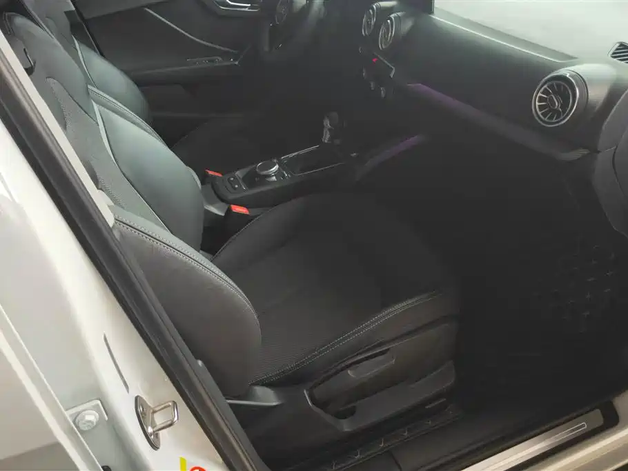 AUDI Q2L E-TRON