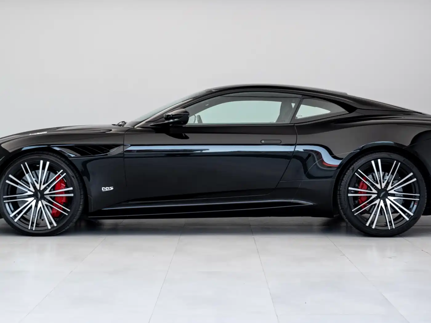 Aston Martin DBS 2022 DBS Superleggera V12 Coupe фото 3