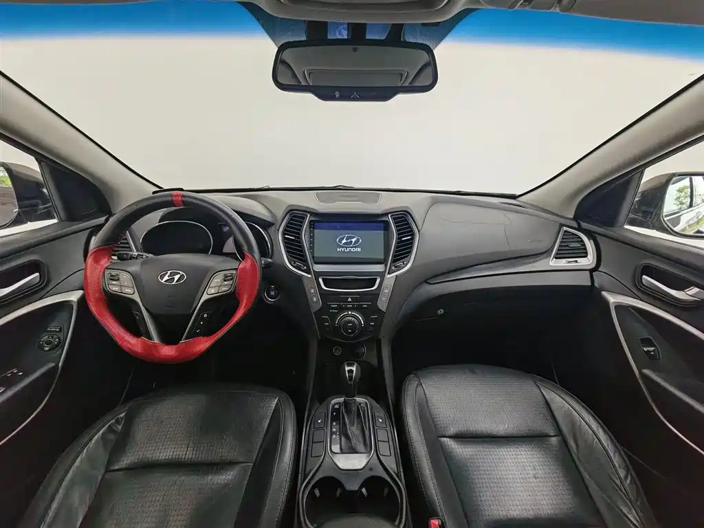 Hyundai Grand Santa Fe 2013 3.0L 7-Seater 4WD Comfort Edition фото 5