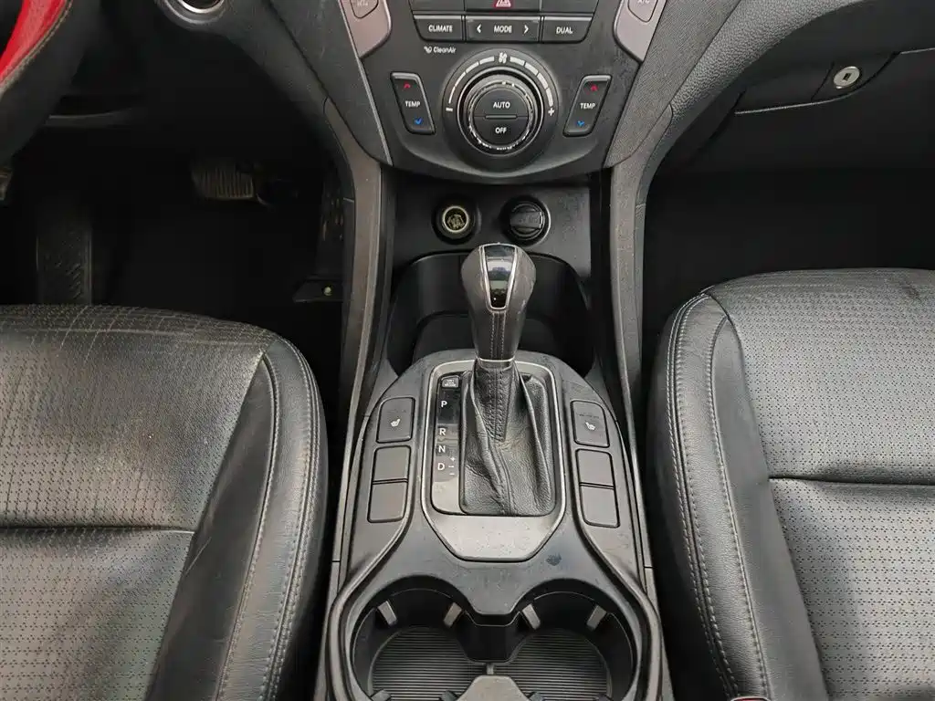 Hyundai Grand Santa Fe 2013 3.0L 7-Seater 4WD Comfort Edition фото 13