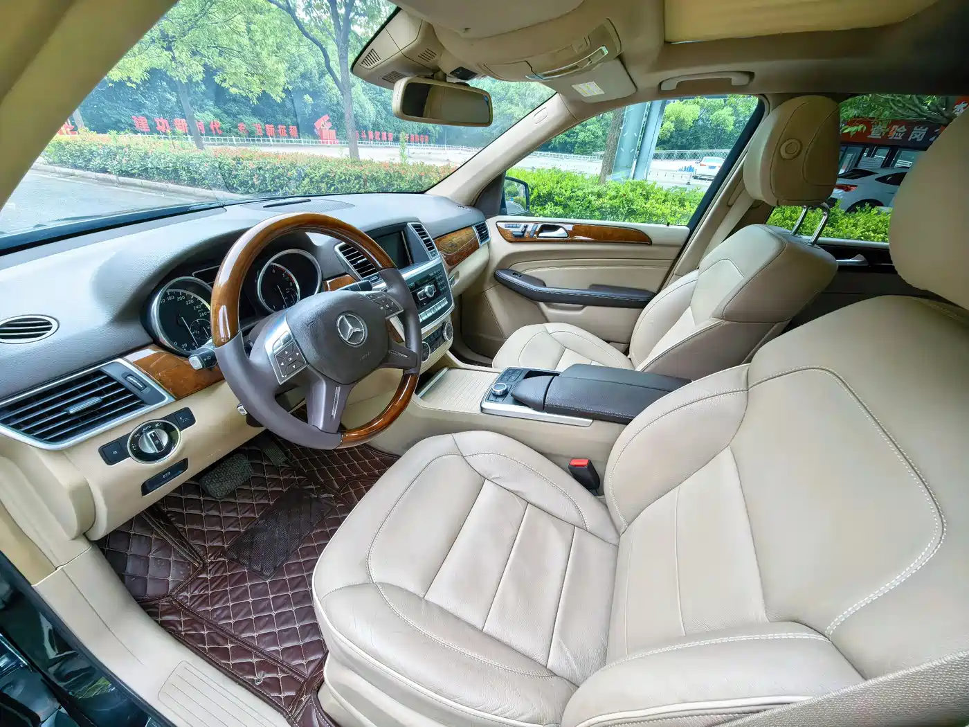 Mercedes-Benz M-Class 2012 Model ML 350 Luxury фото 9