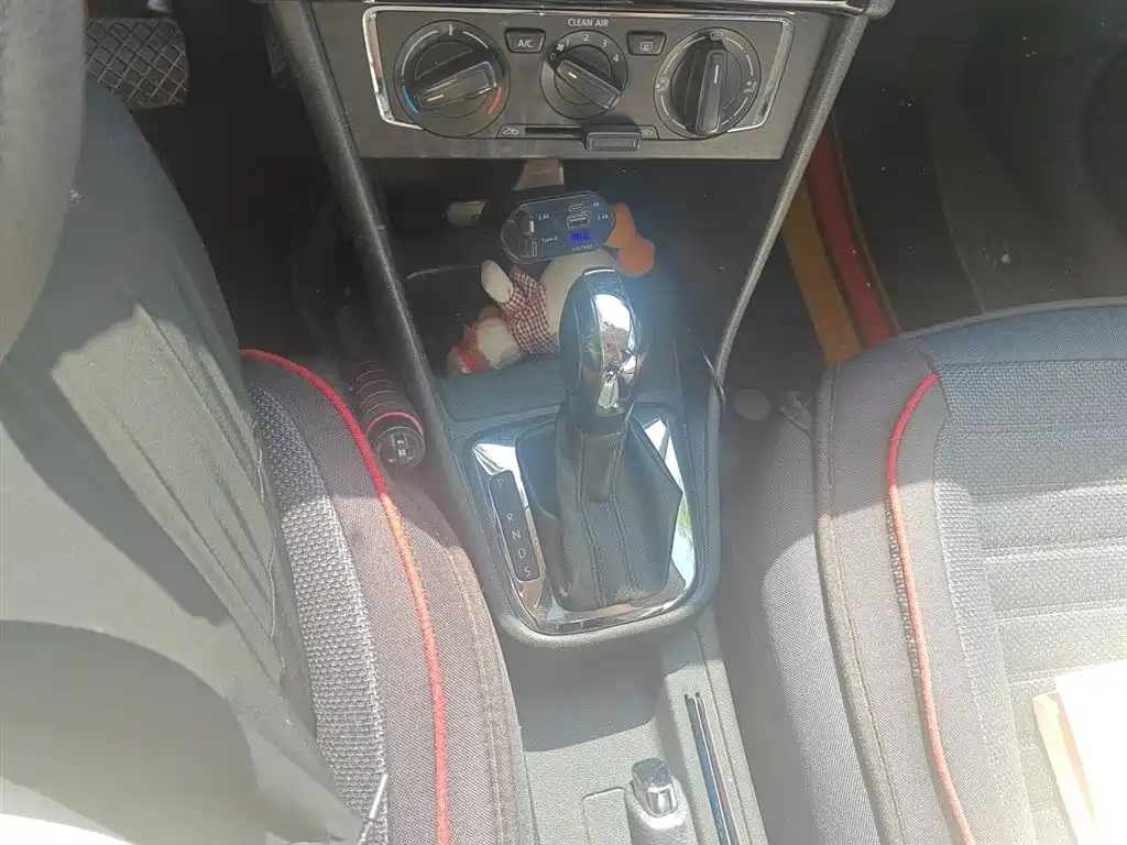 Volkswagen Santana 2015 1.6L Automatic Comfort Edition фото 11