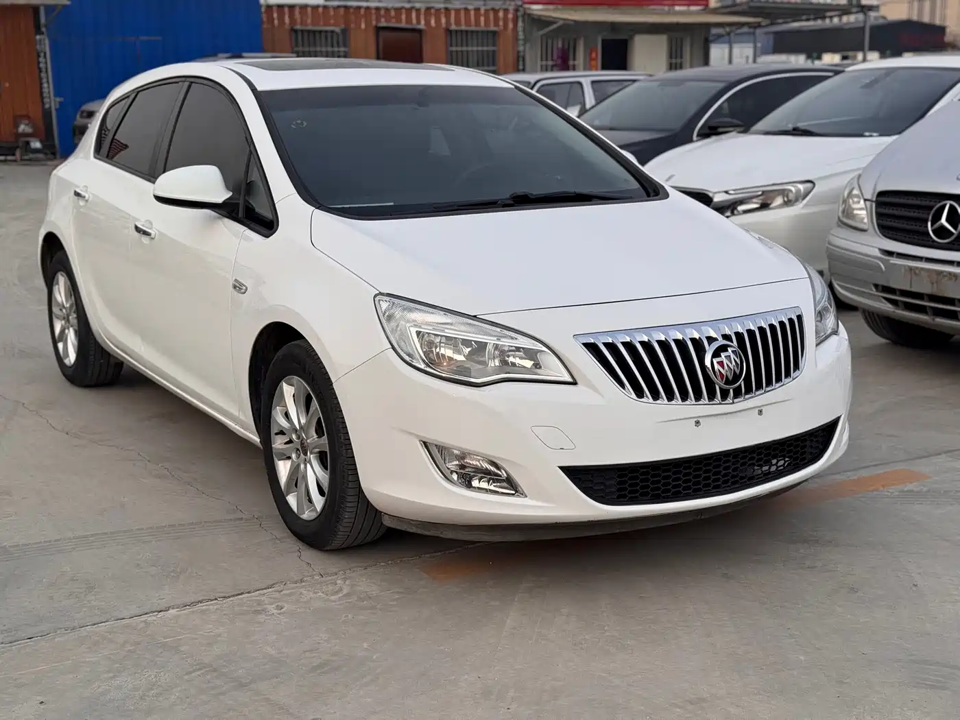 Buick Excelle 2013 Model XT 1.6L Automatic Fashion фото 3