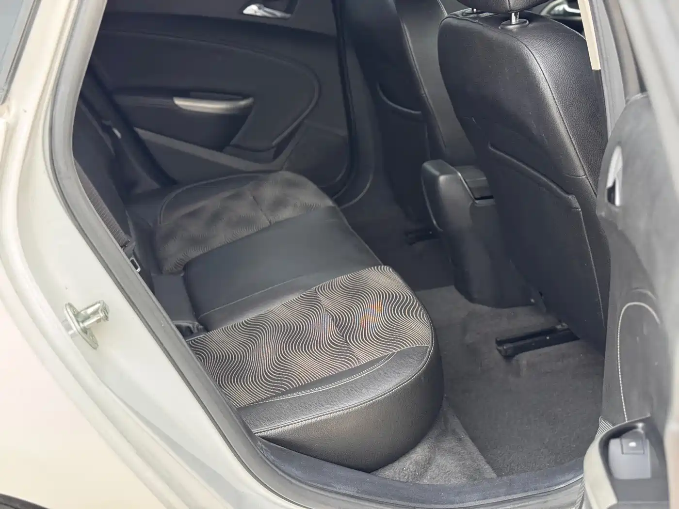 Buick Excelle 2013 Model XT 1.6L Automatic Fashion фото 6