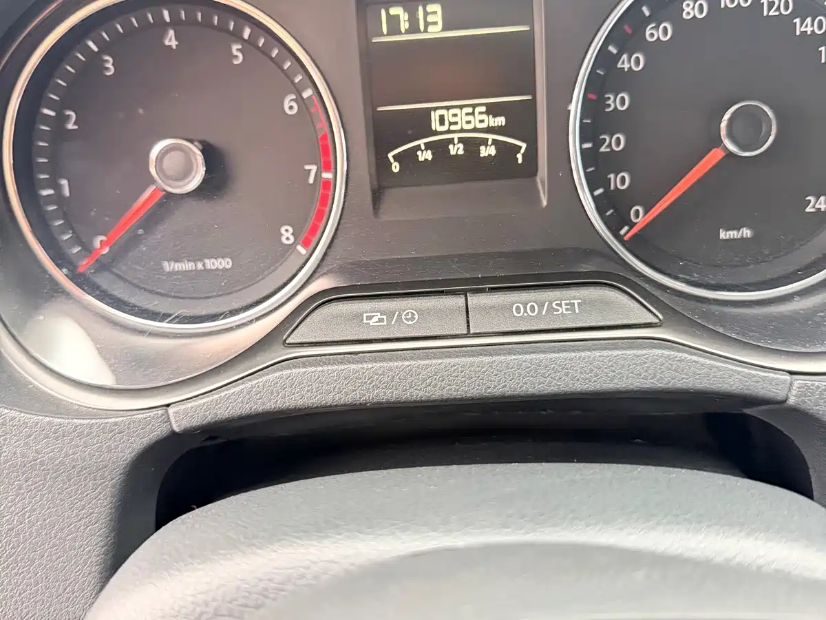 Volkswagen Polo 2015 2016 1.6L Automatic Comfort
