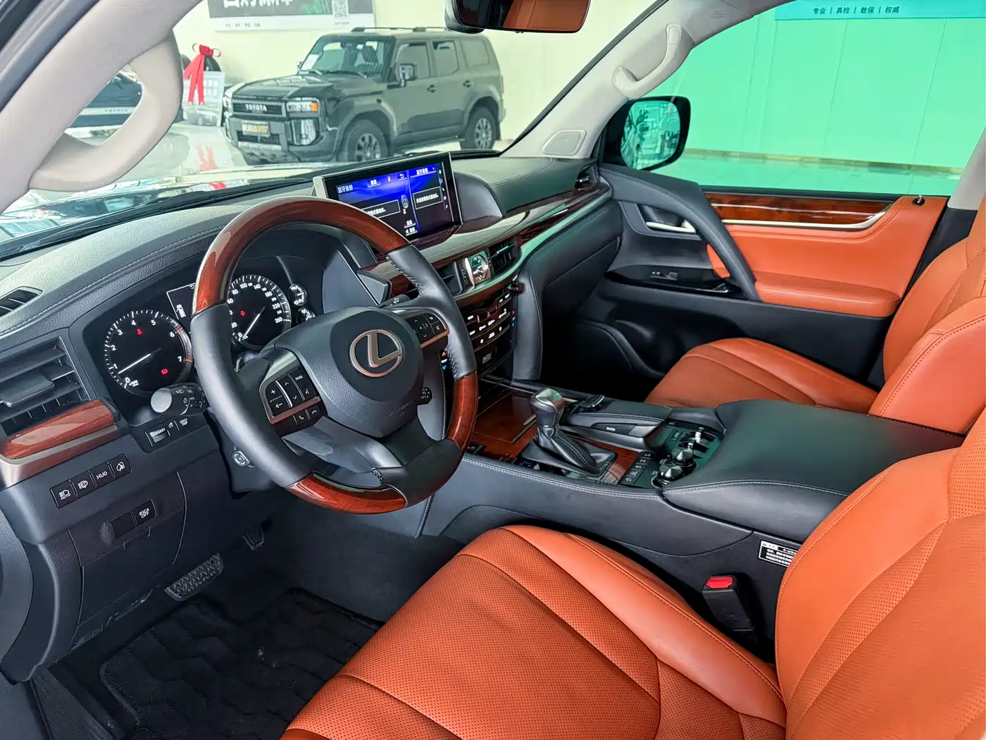 Lexus LX 2019 570 Dynamic Luxury Edition фото 6