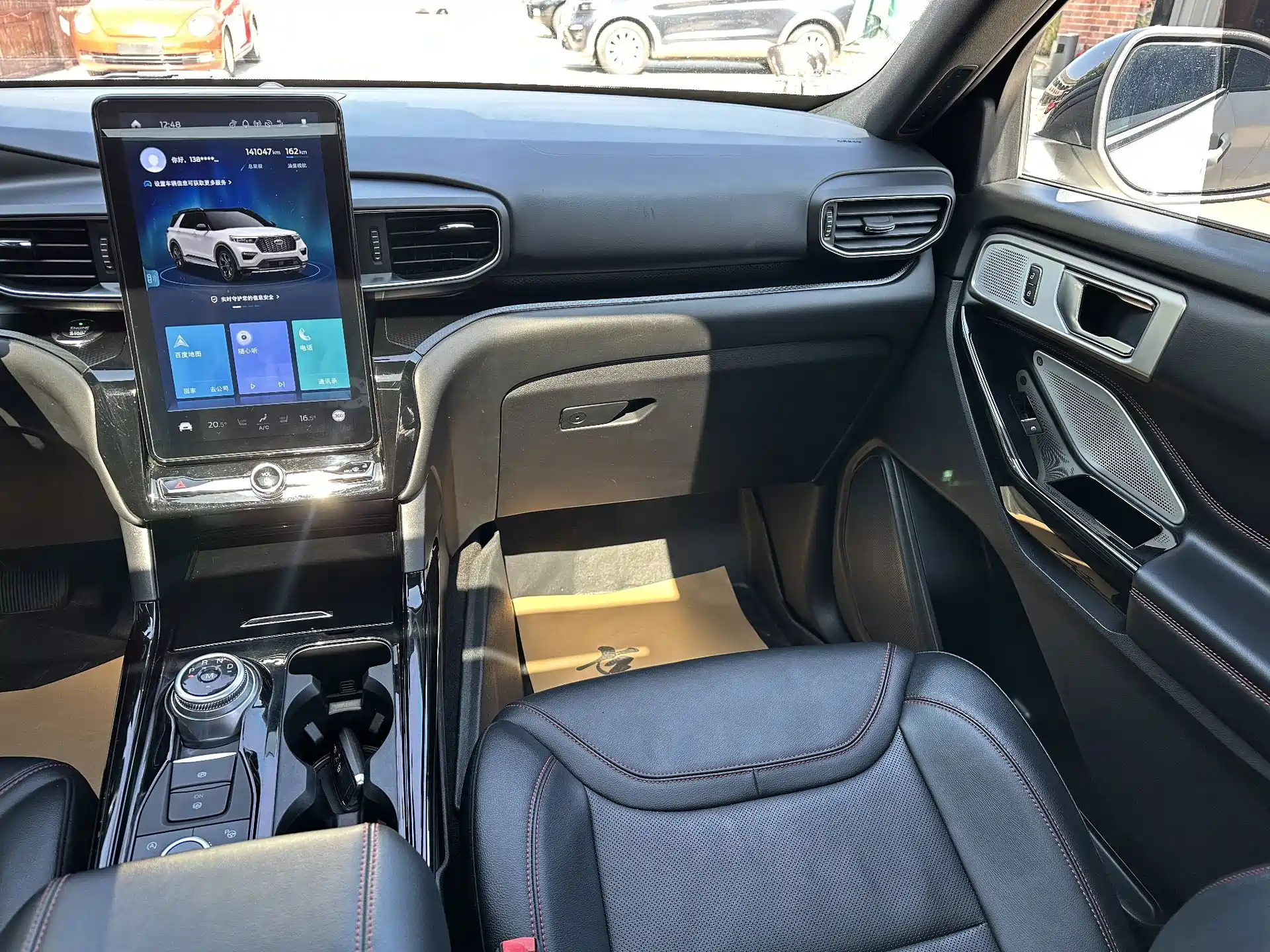 Фото 12 - Ford Explorer
