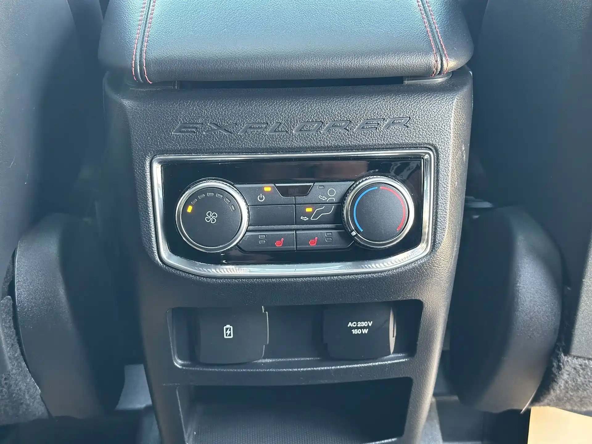 Фото 25 - Ford Explorer