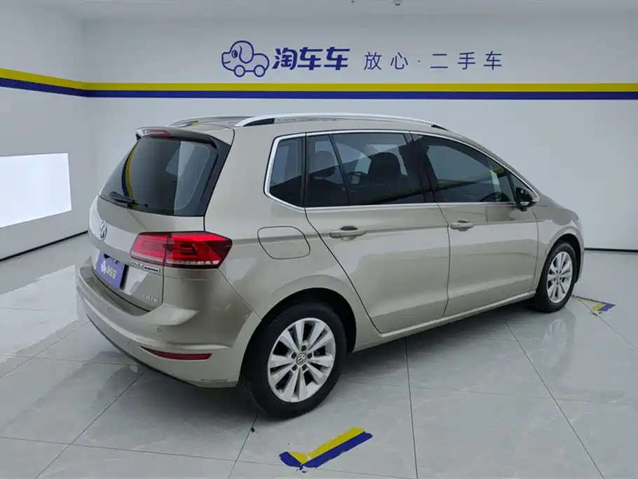 Volkswagen Golf Sportsvan 2016 230TSI Automatic Progressive фото 3