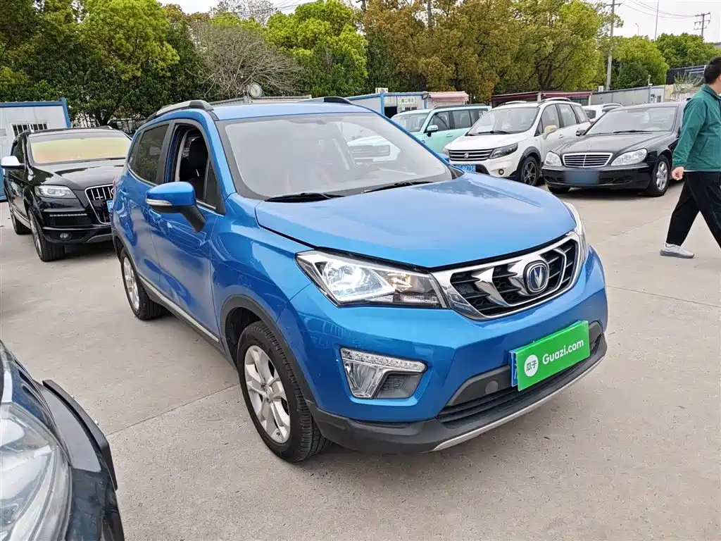 Фото 22 - Changan CS15