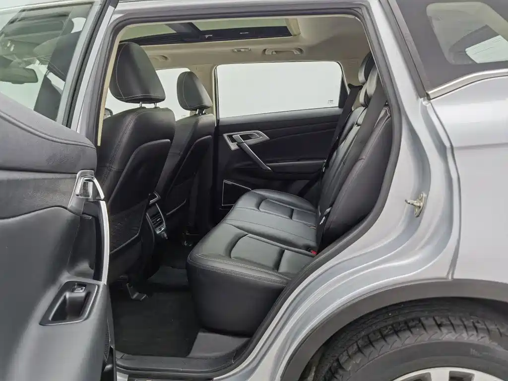 Photo 15 - Geely Atlas