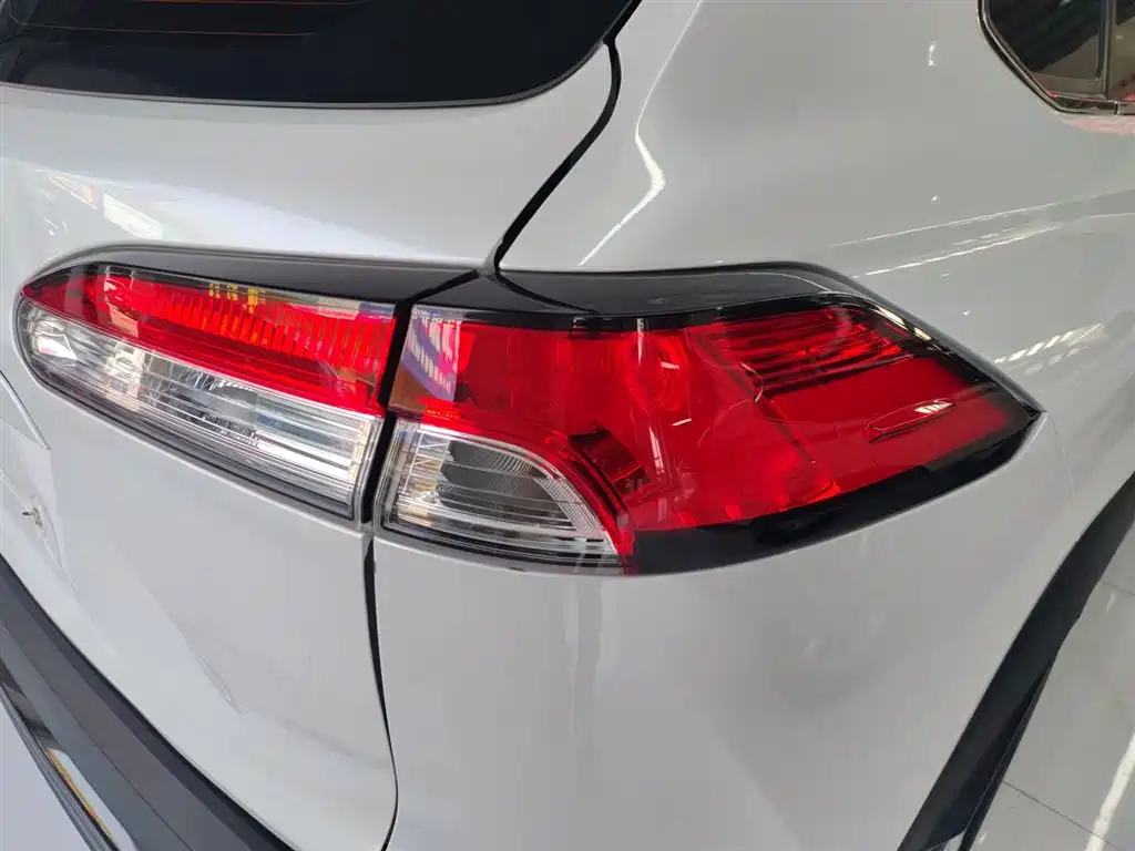 Toyota Frontlander 2023 2.0L CVT Elite Edition фото 8