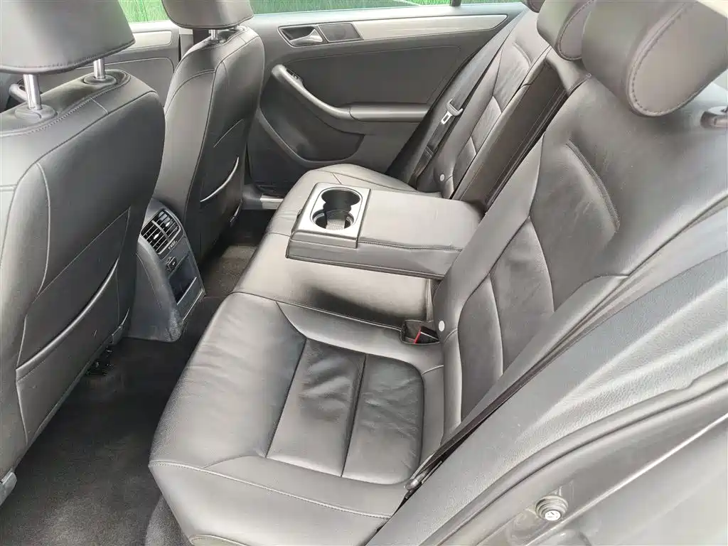 Volkswagen Sagitar 2014 Facelift 1.6L Automatic Comfort фото 17
