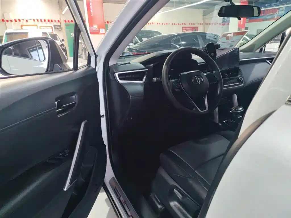 Toyota Frontlander 2023 2.0L CVT Elite Edition фото 16