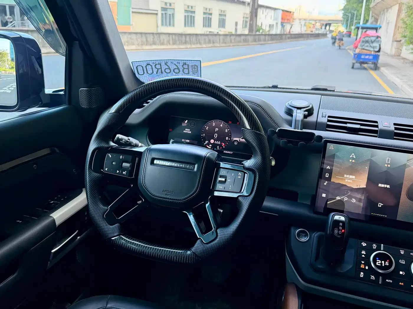 Land Rover Defender 2022 110 P400 Dark Special Edition фото 11